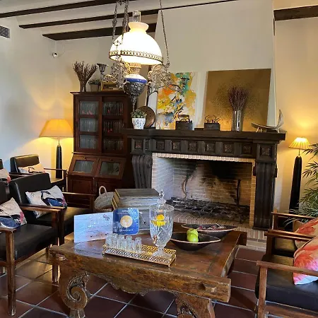 On Acebuchal 23 Country house *